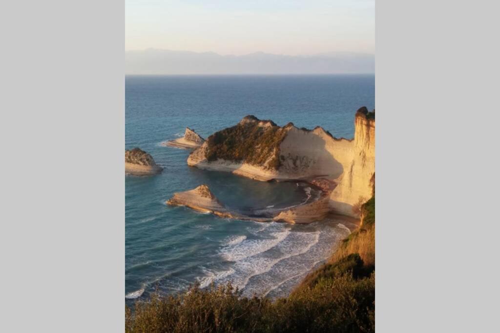 Corfu Tramezzo Designer's House * Bastounion